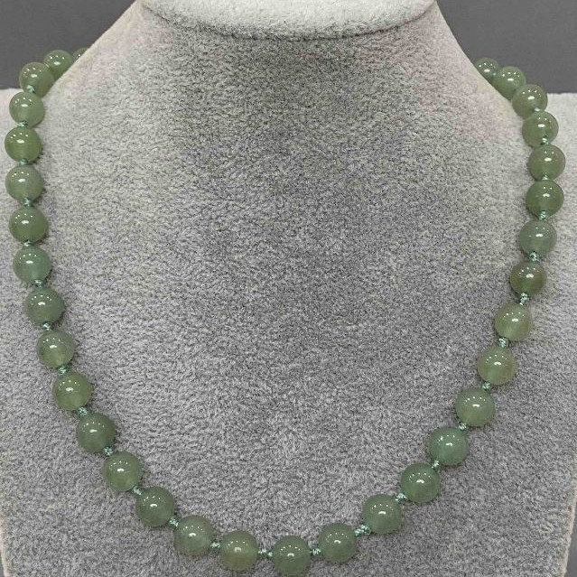 Jade Bead Necklace Smooth Round Bead, diameter 8.5 mm±, length 46 cm±