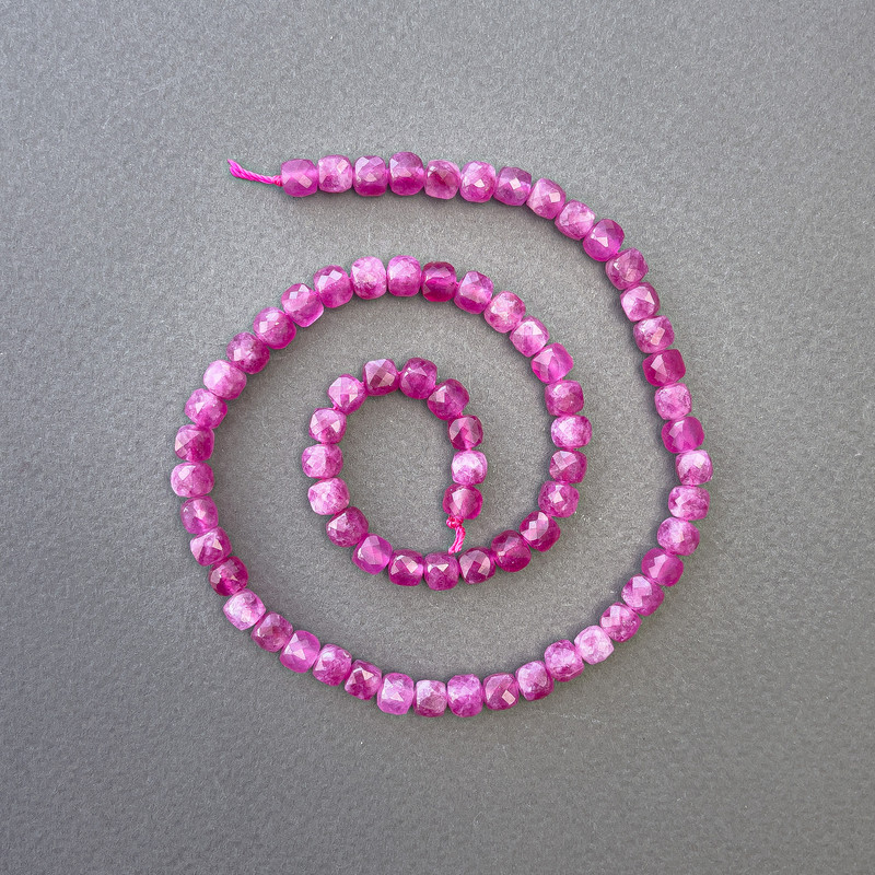 Tourmaline Beads, natural stone, faceted cube, 5×5 mm, thread length 38 cm