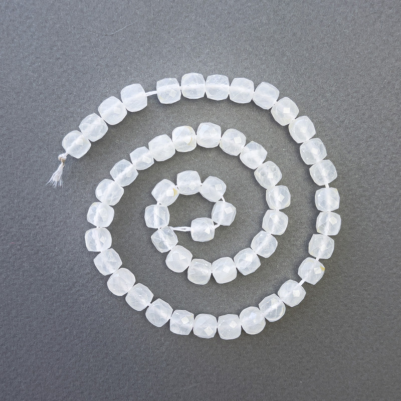 Beads Mountain Crystal Natural Stone Faceted Cube Bead, 7x7mm diameter, 37cm length on thread