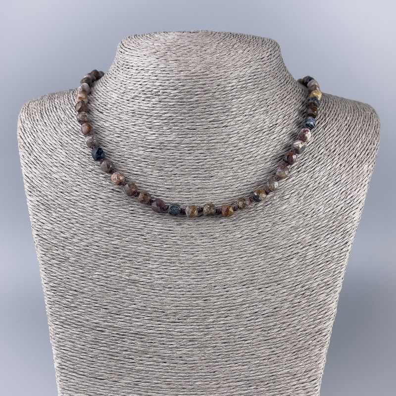 Petersite Beads natural gemstone, faceted cube 6x6 mm, length 50 cm