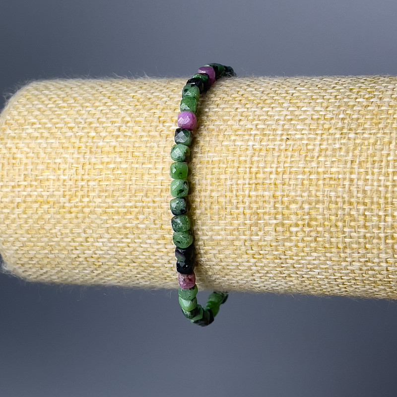 Zoisite Bracelet with Natural Zoisite, Faceted Cubes 4mm, Stretch 18cm