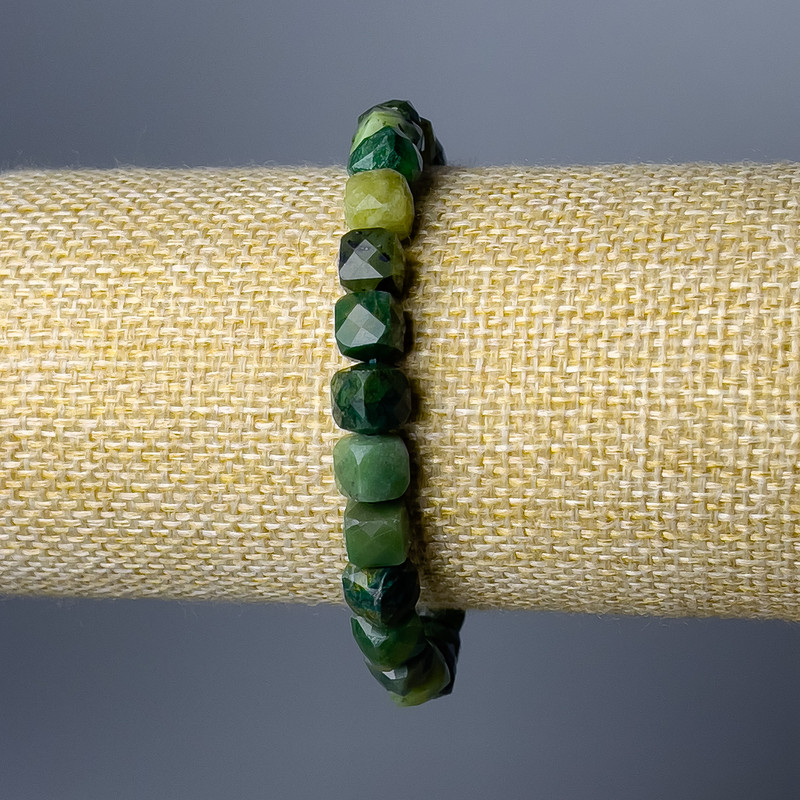 Bracelet Assorted natural stones faceted cube, diameter 7.5mm±, length 18cm (stretch)