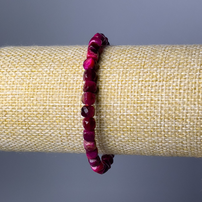 Bracelet Raspberry Cat's Eye Natural Stone Beaded Cubes, diameter 5mm±, length 18cm (stretch)