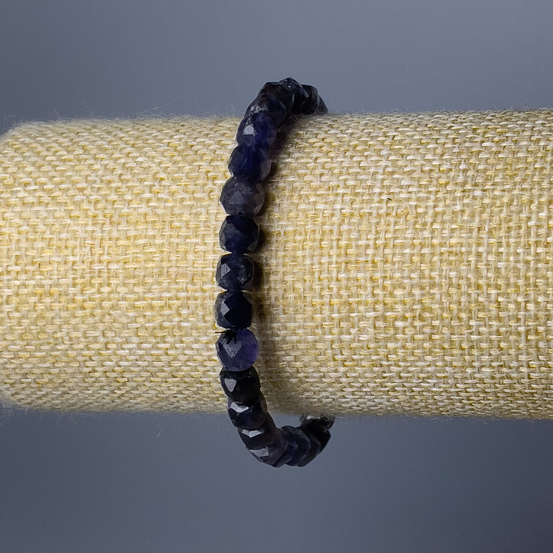 Iolite Bracelet, Natural Stone Faceted Cube, 6mm diameter ±, 18cm length (stretch)