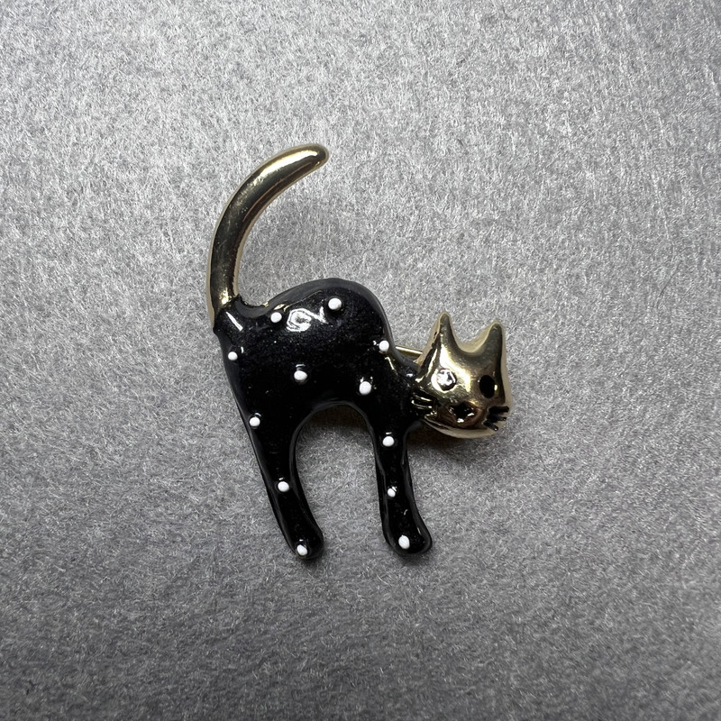Brooch Cat Black and White Pearlized, Gold-Tone Metal 28x37mm