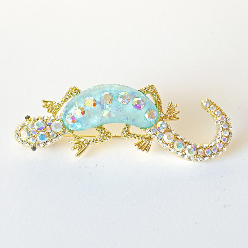 Brooch Lizard blue aquarium effect, white and pink rhinestones, golden metal 24x71mm