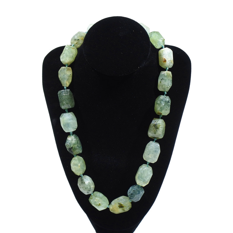 Necklace of natural prehnite with a multifaceted stone, diameter 14×20mm ±, length 52 cm ±