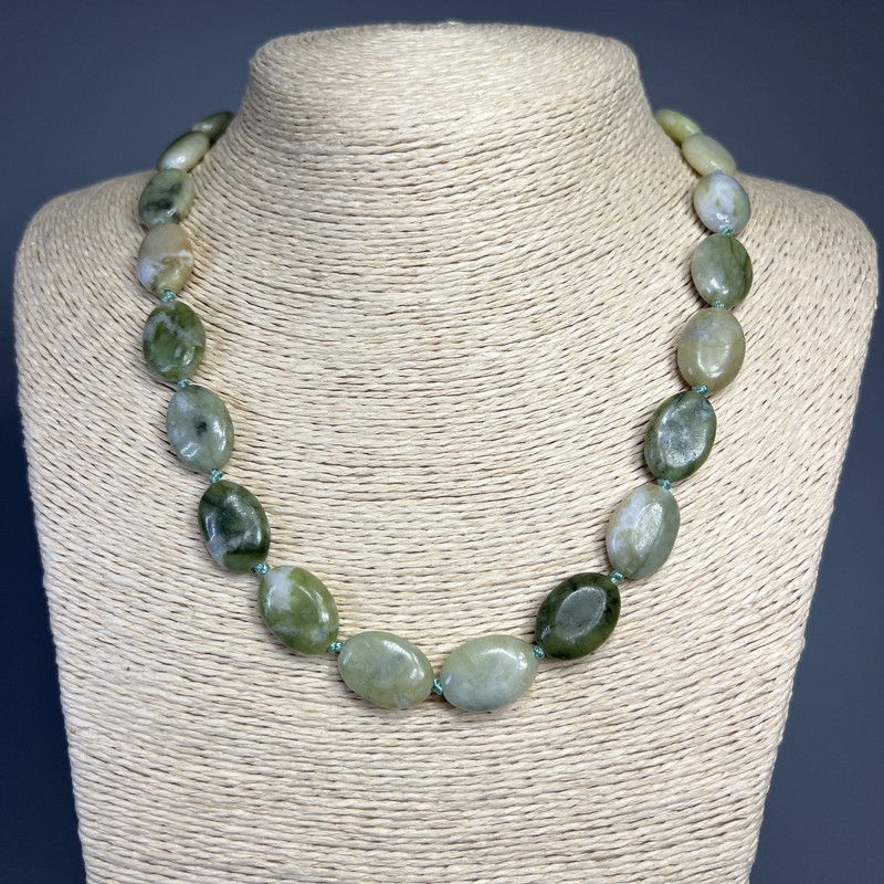 Jadeite Necklace Natural Stone Oval, 13×18×6 mm, diameter, length 49 cm