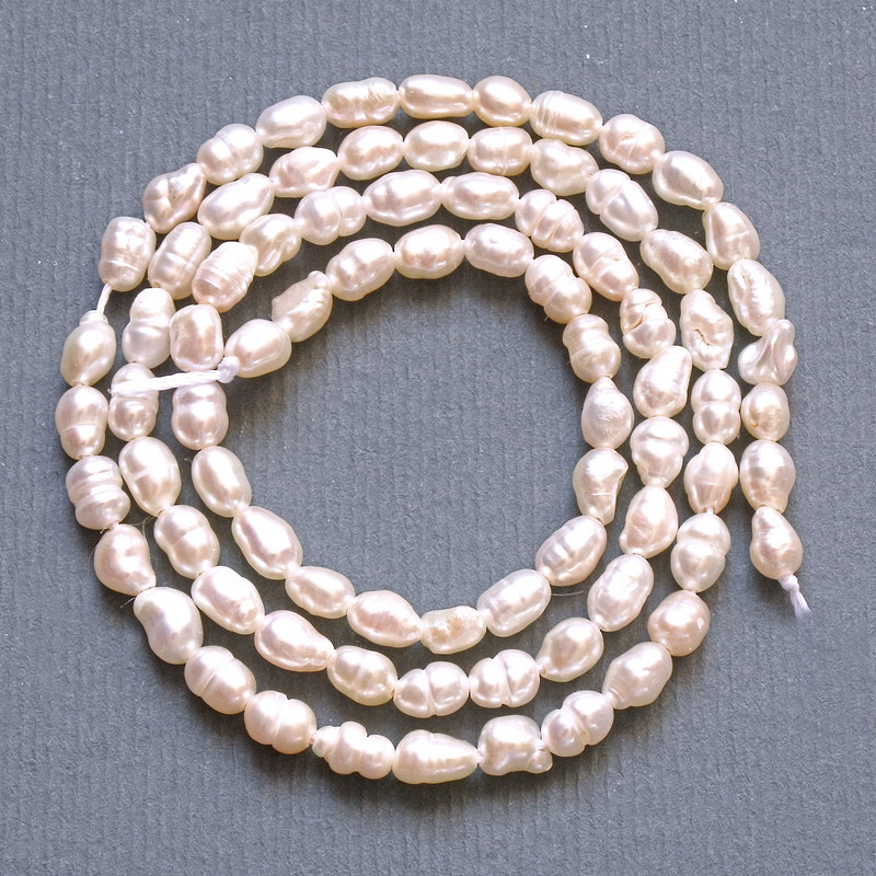Freshwater pearls small on a string, diameter 4×4, 5mm±, length 36cm±