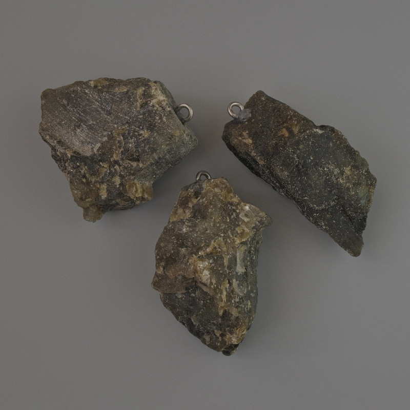 Pendant Labradorite natural stone unpolished, from 31x27 to 37x29 mm approx., assorted