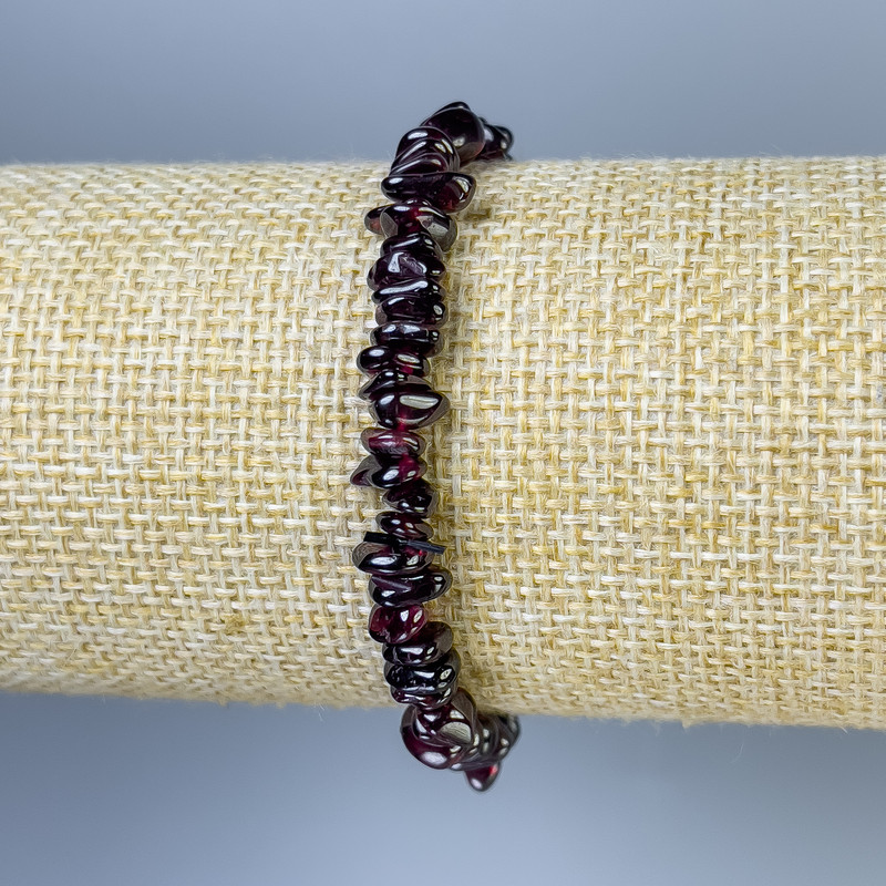 Garnet nugget bracelet, diameter 6x3mm ±, length 18cm ± stretch
