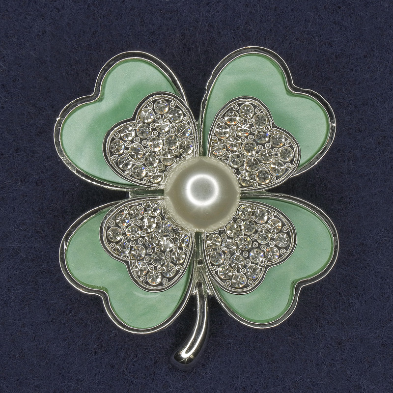Shamrock Brooch with White Crystals and Pearl, Olive Green Pearlized Color, Silver Metal, diameter 38x45mm +