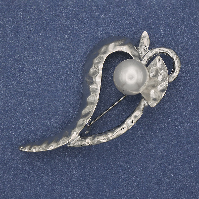Brooch Accent Leaf with Pearl, Silver Metal 62x31mm+