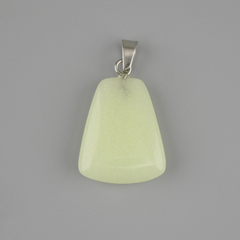 Pendant Onyx (green glow) trapezoid 17x21mm +-, length 30mm +-