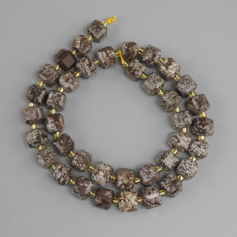 Beads Coffee Jasper faceted cube, diameter 8x8mm± seed beads 3mm±, length 38cm± on a thread