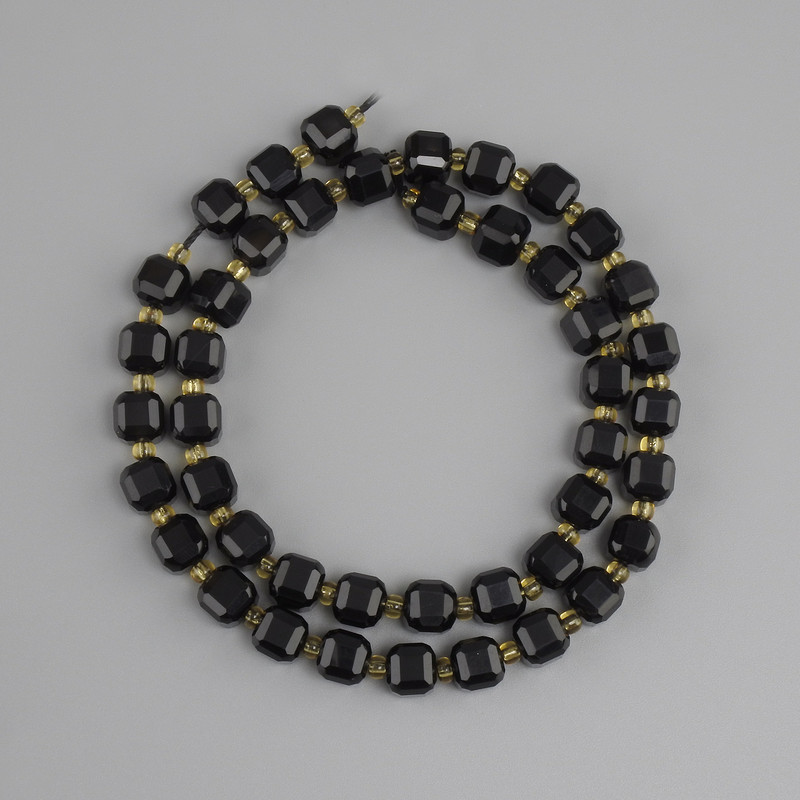 Tourmaline beads faceted cube, diameter 7x7mm ±, bead 3mm ±, length 38cm ± on a string