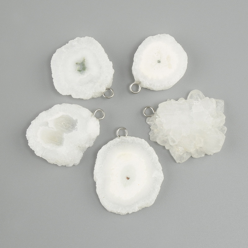 Pendant Agate slice druzy 18x16mm +/-, length 20mm +/-, assorted sizes, silver-toned metal