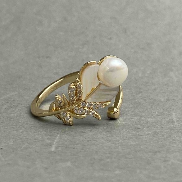 Ring, sizes Mother-of-pearl Feather with a Pearl 6mm+- and white rhinestones
