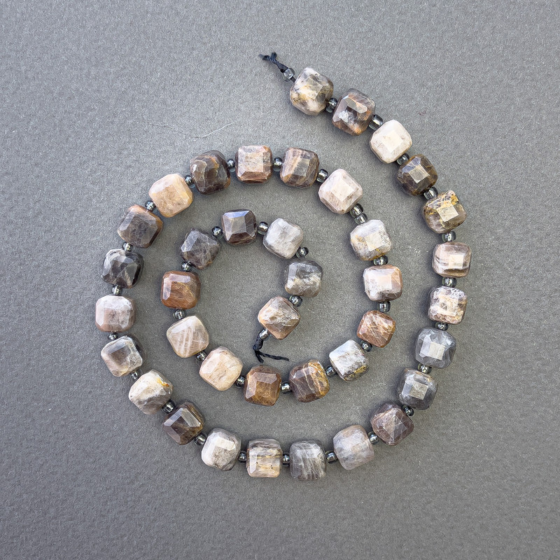 Sunstone Beads, Natural Stone, faceted cube, diameter 8x8mm±, length 39cm± on thread with seed beads