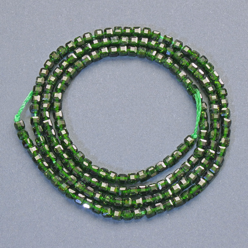 Green aventurine beads (synthetic) faceted cube, diameter 2mm ±, length 38cm ± on a string